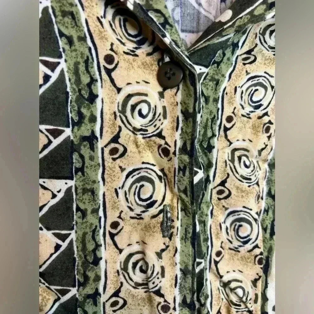 Notations vintage patterned v-neck button up top - image 4